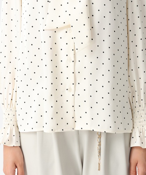 MISCH MASCH(ミッシュマッシュ)の「2026春夏新作 ボウタイシャーリングブラウス(シャツ/ブラウス・レディース・ブルー/ホワイト/ホワイト×ブラック/イエロー・フリ-)」の21枚目の写真