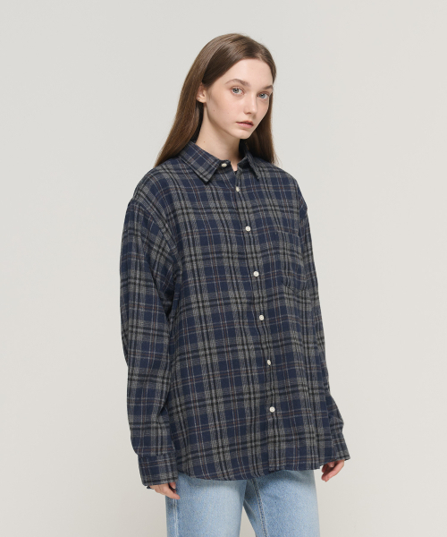 CARGOBROS FOR WOMAN(カーゴブロスフォーウィメン)の「トーンダウンチェックオーバーサイズコットンシャツ(ネイビー)(シャツ/ブラウス・レディース・その他・FREE)」の2枚目の写真