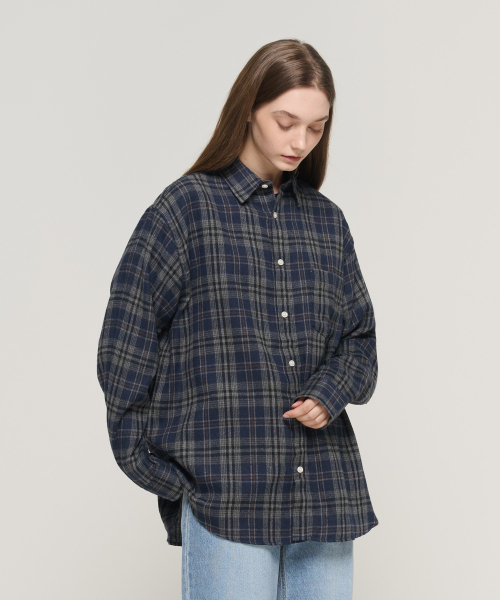 CARGOBROS FOR WOMAN(カーゴブロスフォーウィメン)の「トーンダウンチェックオーバーサイズコットンシャツ(ネイビー)(シャツ/ブラウス・レディース・その他・FREE)」の4枚目の写真