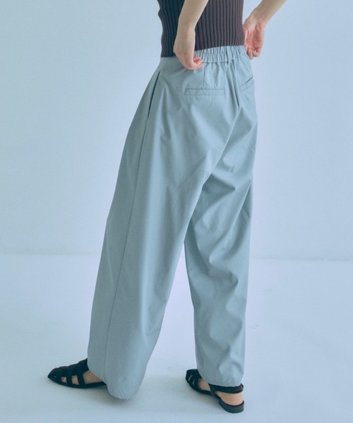 EN NEUME(エンノイム)の「Washable Faux Leather Tuck Wide Pants(その他パンツ・レディース・ブルー/イエロー・FREE)」の6枚目の写真