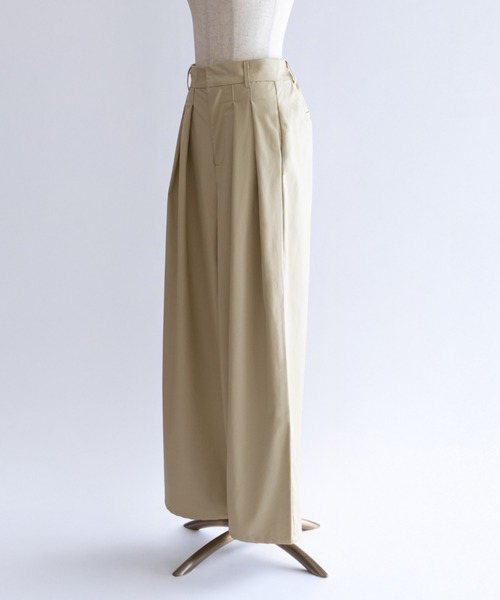 EN NEUME(エンノイム)の「Washable Faux Leather Tuck Wide Pants(その他パンツ・レディース・ブルー/イエロー・FREE)」の14枚目の写真