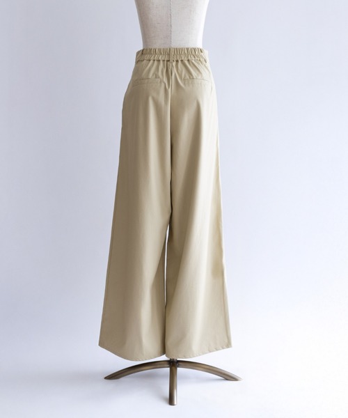 EN NEUME(エンノイム)の「Washable Faux Leather Tuck Wide Pants(その他パンツ・レディース・ブルー/イエロー・FREE)」の16枚目の写真