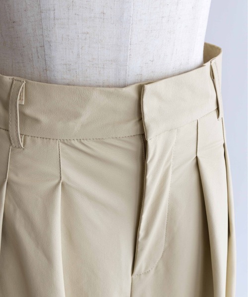 EN NEUME(エンノイム)の「Washable Faux Leather Tuck Wide Pants(その他パンツ・レディース・ブルー/イエロー・FREE)」の17枚目の写真