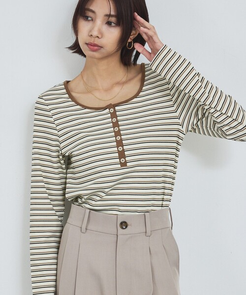 abahouse mavie（アバハウスマヴィ）の「ボーダーヘンリーネックプルオーバー（Tシャツ/カットソー・レディース・ブラック/グレー/オフホワイト・フリー）」の2枚目の写真