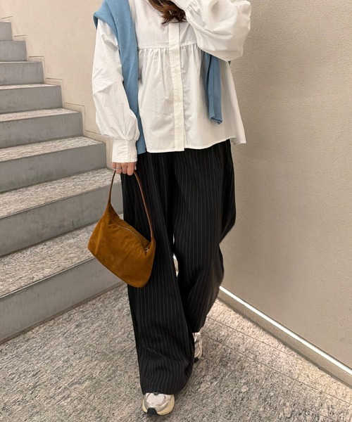 HEILIS(ヘイリス)の「【Chel Select】フェイクスエードコージーバッグ / 秋服 春服 冬服 スウェード スクエア ハンドバッグ ワンハンドル 韓国 ブラウン キャメル ブラック レッド 無地 シンプル カジュアル ファスナー ノームコア シティガール トレンド(ハンドバッグ・レディース・ブラック/キャメル・FREE)」の5枚目の写真