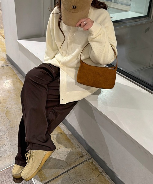 HEILIS(ヘイリス)の「【Chel Select】フェイクスエードコージーバッグ / 秋服 春服 冬服 スウェード スクエア ハンドバッグ ワンハンドル 韓国 ブラウン キャメル ブラック レッド 無地 シンプル カジュアル ファスナー ノームコア シティガール トレンド(ハンドバッグ・レディース・ブラック/キャメル・FREE)」の20枚目の写真