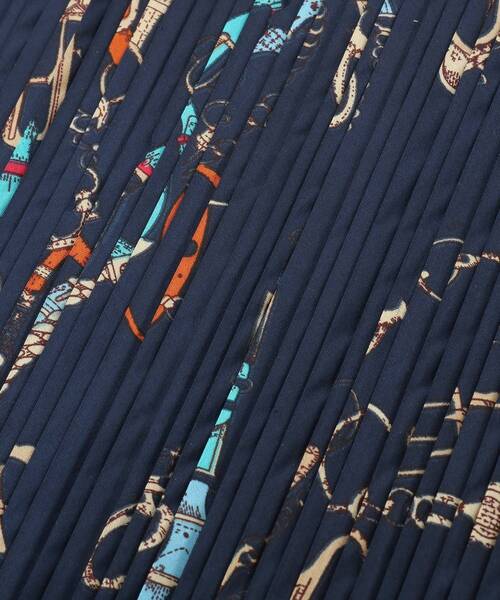 THE SHOP TK (ザ ショップ ティーケー )の「プリーツスカーフ(バンダナ/スカーフ・レディース・ブラック/アイボリー系/ネイビー系/オレンジ・99)」の8枚目の写真