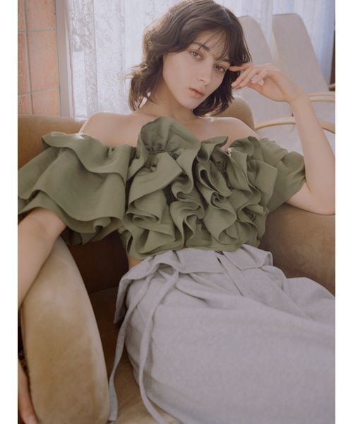 SNIDEL（スナイデル）の「オフショルボリュームフリルブラウス（シャツ/ブラウス・レディース・ライトグレー/アイボリー/カーキ・F）」の3枚目の写真
