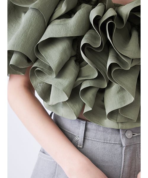 SNIDEL（スナイデル）の「オフショルボリュームフリルブラウス（シャツ/ブラウス・レディース・ライトグレー/アイボリー/カーキ・F）」の13枚目の写真