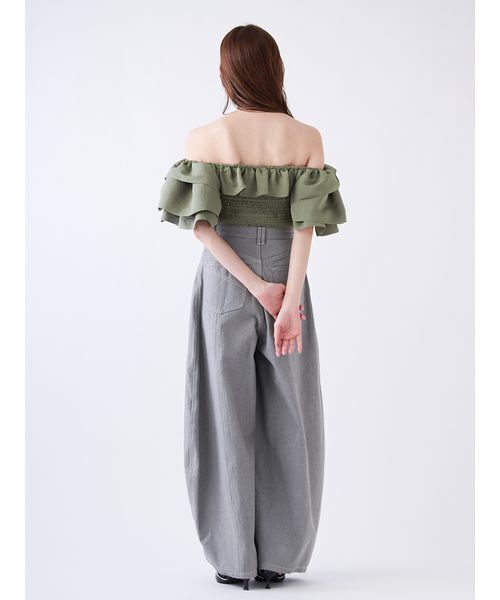 SNIDEL（スナイデル）の「オフショルボリュームフリルブラウス（シャツ/ブラウス・レディース・ライトグレー/アイボリー/カーキ・F）」の18枚目の写真