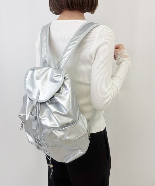 frunco（フランコ）の「【ZOZOTOWN限定】ドローストリングバッグパック/A4サイズ収納可能（バックパック/リュック・レディース・シルバー/ブラック・FREE）」の7枚目の写真