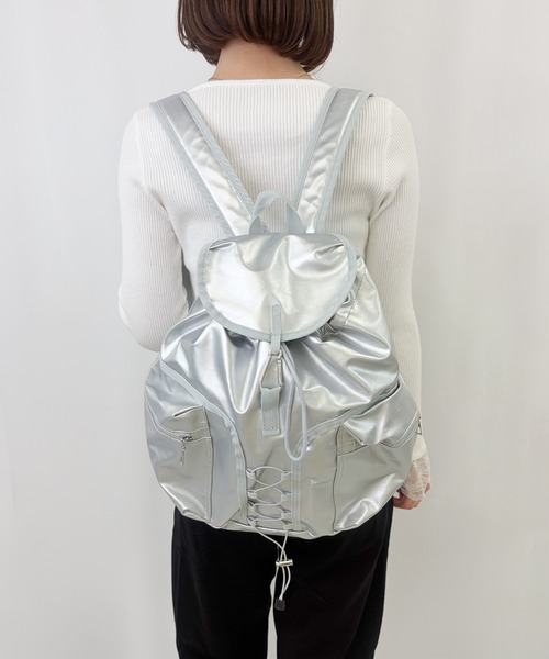frunco（フランコ）の「【ZOZOTOWN限定】ドローストリングバッグパック/A4サイズ収納可能（バックパック/リュック・レディース・シルバー/ブラック・FREE）」の6枚目の写真