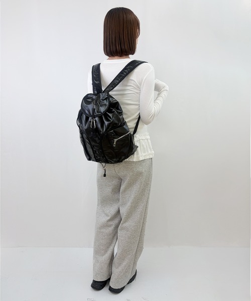 frunco（フランコ）の「【ZOZOTOWN限定】ドローストリングバッグパック/A4サイズ収納可能（バックパック/リュック・レディース・シルバー/ブラック・FREE）」の3枚目の写真