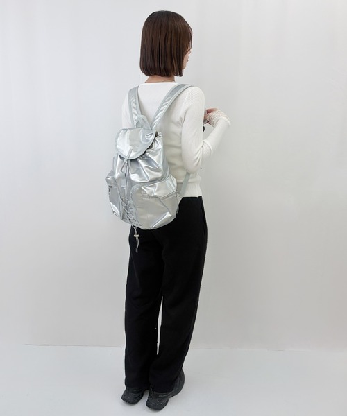 frunco（フランコ）の「【ZOZOTOWN限定】ドローストリングバッグパック/A4サイズ収納可能（バックパック/リュック・レディース・シルバー/ブラック・FREE）」の8枚目の写真