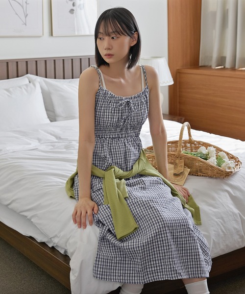 UNE MANSION（ユヌマンション）の「ウエスト切り替えAラインチェックキャミソールワンピース（キャミソール・レディース・スカイブルー/ネイビー・FREE）」の22枚目の写真