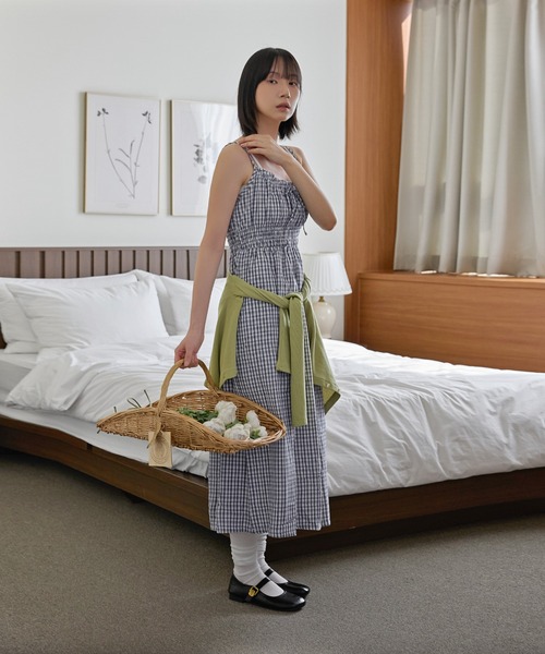 UNE MANSION（ユヌマンション）の「ウエスト切り替えAラインチェックキャミソールワンピース（キャミソール・レディース・スカイブルー/ネイビー・FREE）」の14枚目の写真