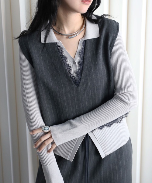 YENNA(イェンナ)の「レース切替ストライプVネックベスト/オケージョン(ベスト・レディース・チャコールグレー/グレイッシュベージュ/ベージュ・FREE)」の2枚目の写真