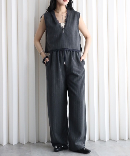 YENNA(イェンナ)の「ストライプ柄 レース切替Vネックベスト【セットアップ対応】オケージョン(ベスト・レディース・チャコールグレー/グレイッシュベージュ/ベージュ・FREE)」の22枚目の写真
