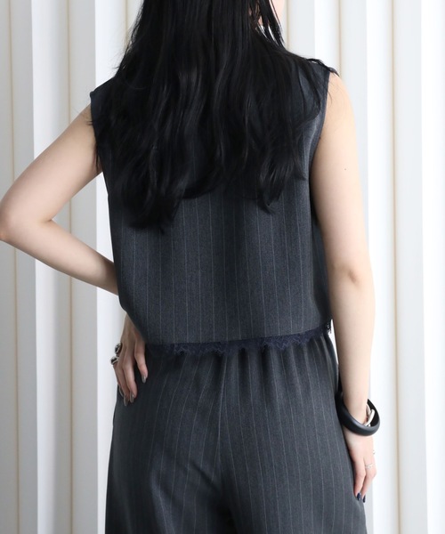 YENNA(イェンナ)の「レース切替ストライプVネックベスト/オケージョン(ベスト・レディース・チャコールグレー/グレイッシュベージュ/ベージュ・FREE)」の22枚目の写真