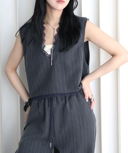 YENNA(イェンナ)の「レース切替ストライプVネックベスト/オケージョン(ベスト・レディース・チャコールグレー/グレイッシュベージュ/ベージュ・FREE)」の16枚目の写真