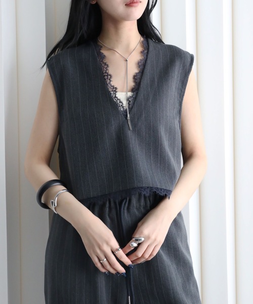 YENNA(イェンナ)の「レース切替ストライプVネックベスト/オケージョン(ベスト・レディース・チャコールグレー/グレイッシュベージュ/ベージュ・FREE)」の19枚目の写真