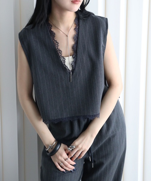 YENNA(イェンナ)の「レース切替ストライプVネックベスト/オケージョン(ベスト・レディース・チャコールグレー/グレイッシュベージュ/ベージュ・FREE)」の20枚目の写真