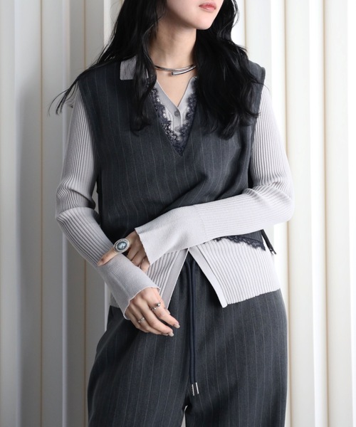 YENNA(イェンナ)の「レース切替ストライプVネックベスト/オケージョン(ベスト・レディース・チャコールグレー/グレイッシュベージュ/ベージュ・FREE)」の7枚目の写真