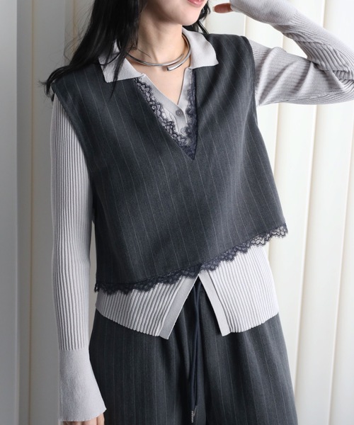 YENNA(イェンナ)の「レース切替ストライプVネックベスト/オケージョン(ベスト・レディース・チャコールグレー/グレイッシュベージュ/ベージュ・FREE)」の4枚目の写真