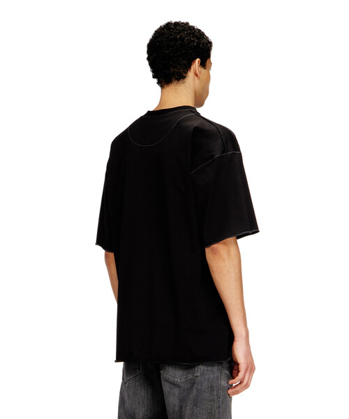 DIESEL(ディーゼル)の「メンズ Tシャツ T-CRAHOR-BOXT-T1(Tシャツ/カットソー・メンズ・オフホワイト/ブラック・X-SMALL/SMALL/X-LARGE/XX-LARGE/LARGE/XXX-LARGE/MEDIUM)」の9枚目の写真