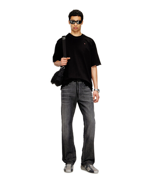 DIESEL(ディーゼル)の「メンズ Tシャツ T-CRAHOR-BOXT-T1(Tシャツ/カットソー・メンズ・オフホワイト/ブラック・X-SMALL/SMALL/X-LARGE/XX-LARGE/LARGE/XXX-LARGE/MEDIUM)」の10枚目の写真