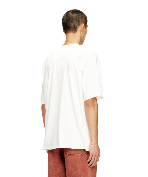 DIESEL(ディーゼル)の「メンズ Tシャツ T-CRAHOR-BOXT-T1(Tシャツ/カットソー・メンズ・オフホワイト/ブラック・X-SMALL/SMALL/X-LARGE/XX-LARGE/LARGE/XXX-LARGE/MEDIUM)」の13枚目の写真
