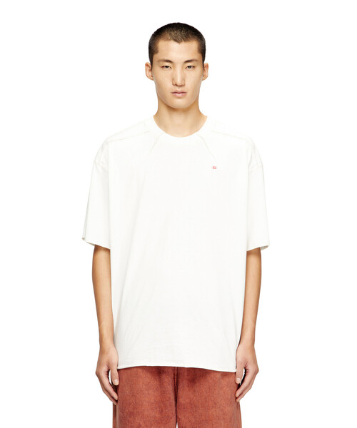 DIESEL(ディーゼル)の「メンズ Tシャツ T-CRAHOR-BOXT-T1(Tシャツ/カットソー・メンズ・オフホワイト/ブラック・X-SMALL/SMALL/X-LARGE/XX-LARGE/LARGE/XXX-LARGE/MEDIUM)」の16枚目の写真
