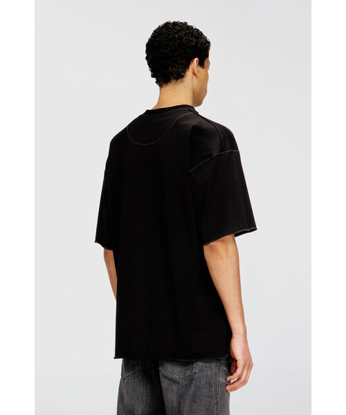 DIESEL(ディーゼル)の「メンズ Tシャツ T-CRAHOR-BOXT-T1(Tシャツ/カットソー・メンズ・オフホワイト/ブラック・X-SMALL/SMALL/X-LARGE/XX-LARGE/LARGE/XXX-LARGE/MEDIUM)」の18枚目の写真