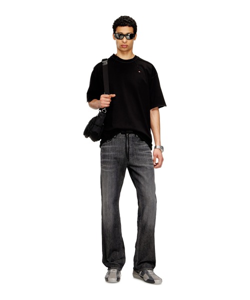 DIESEL(ディーゼル)の「メンズ Tシャツ T-CRAHOR-BOXT-T1(Tシャツ/カットソー・メンズ・オフホワイト/ブラック・X-SMALL/SMALL/X-LARGE/XX-LARGE/LARGE/XXX-LARGE/MEDIUM)」の4枚目の写真