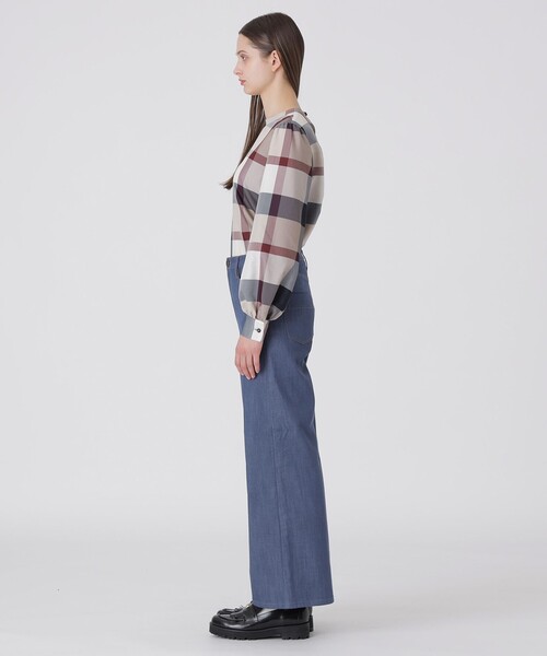 BLUE LABEL CRESTBRIDGE(ブルーレーベルクレストブリッジ)の「【一部店舗限定】スラブシャンブレーワイドパンツ(デニムパンツ・レディース・ブルー系その他4/ネイビー・36/38)」の17枚目の写真