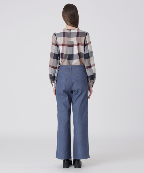BLUE LABEL CRESTBRIDGE(ブルーレーベルクレストブリッジ)の「【一部店舗限定】スラブシャンブレーワイドパンツ(デニムパンツ・レディース・ブルー系その他4/ネイビー・36/38)」の16枚目の写真