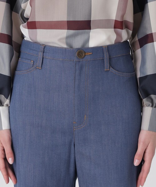 BLUE LABEL CRESTBRIDGE(ブルーレーベルクレストブリッジ)の「【一部店舗限定】スラブシャンブレーワイドパンツ(デニムパンツ・レディース・ブルー系その他4/ネイビー・36/38)」の15枚目の写真