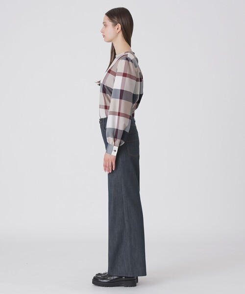 BLUE LABEL CRESTBRIDGE(ブルーレーベルクレストブリッジ)の「【一部店舗限定】スラブシャンブレーワイドパンツ(デニムパンツ・レディース・ブルー系その他4/ネイビー・36/38)」の9枚目の写真