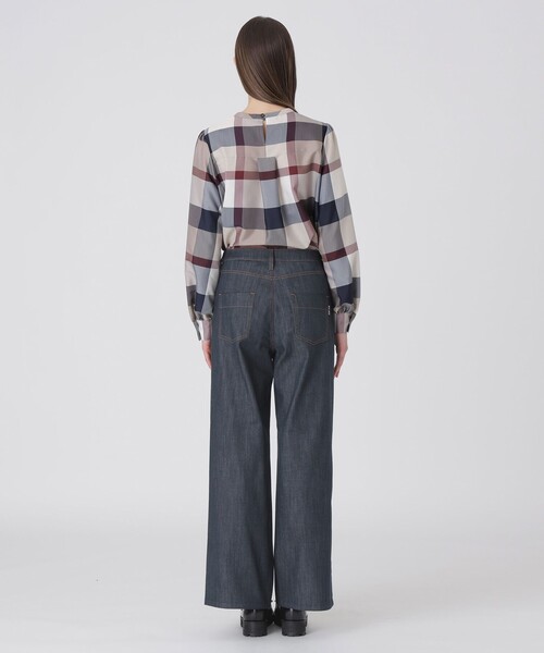 BLUE LABEL CRESTBRIDGE(ブルーレーベルクレストブリッジ)の「【一部店舗限定】スラブシャンブレーワイドパンツ(デニムパンツ・レディース・ブルー系その他4/ネイビー・36/38)」の8枚目の写真