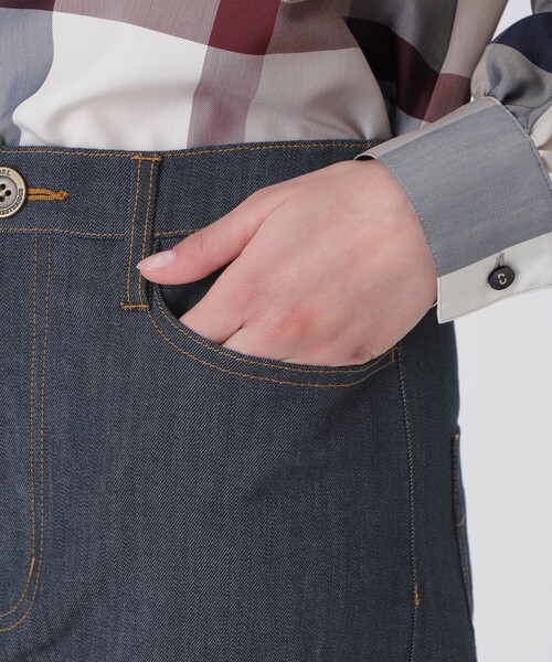 BLUE LABEL CRESTBRIDGE(ブルーレーベルクレストブリッジ)の「【一部店舗限定】スラブシャンブレーワイドパンツ(デニムパンツ・レディース・ブルー系その他4/ネイビー・36/38)」の5枚目の写真