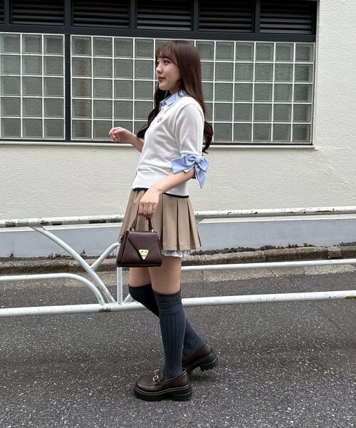Another Branch olive des olive(アナザーブランチオリーブデオリーブ)の「2枚衿ドッキング5分袖ニット(ニット/セーター・レディース・アイボリー/オフホワイト/グレー/ライトグレー/ネイビー/インディゴブルー・FREE)」の11枚目の写真