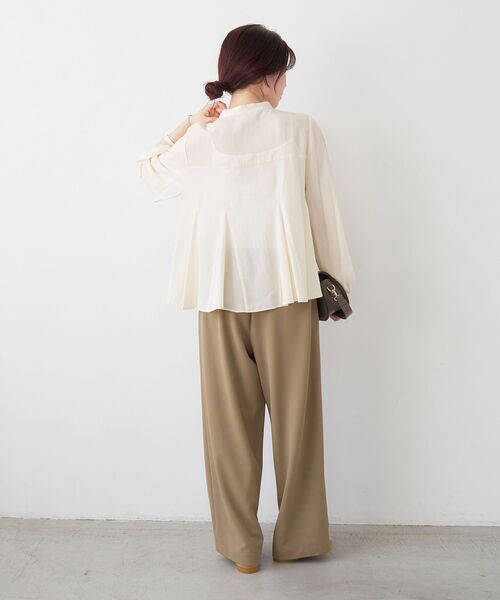 le.coeur blanc(ルクールブラン)の「バンドカラーマチ入りブラウス(シャツ/ブラウス・レディース・アイボリー/ネイビー・38)」の6枚目の写真