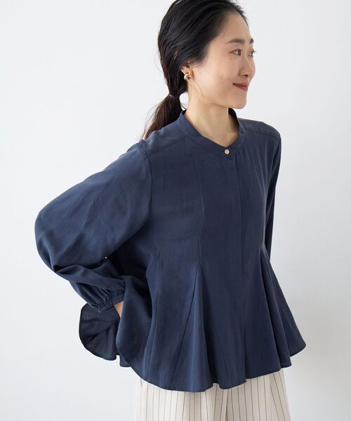 le.coeur blanc(ルクールブラン)の「バンドカラーマチ入りブラウス(シャツ/ブラウス・レディース・アイボリー/ネイビー・38)」の12枚目の写真