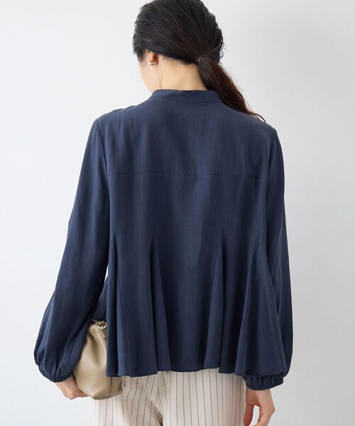 le.coeur blanc(ルクールブラン)の「バンドカラーマチ入りブラウス(シャツ/ブラウス・レディース・アイボリー/ネイビー・38)」の14枚目の写真