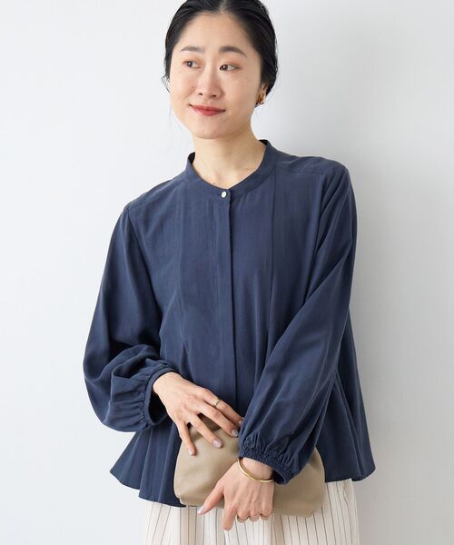 le.coeur blanc(ルクールブラン)の「バンドカラーマチ入りブラウス(シャツ/ブラウス・レディース・アイボリー/ネイビー・38)」の16枚目の写真