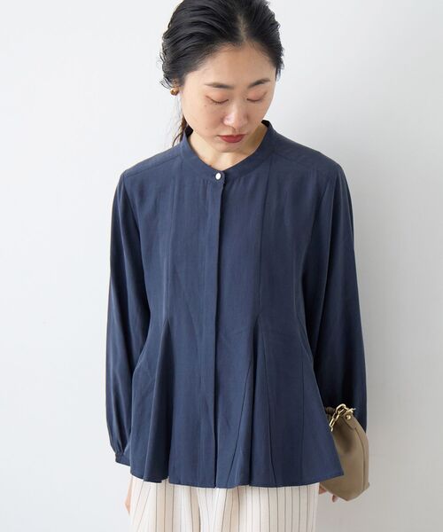 le.coeur blanc(ルクールブラン)の「バンドカラーマチ入りブラウス(シャツ/ブラウス・レディース・アイボリー/ネイビー・38)」の17枚目の写真