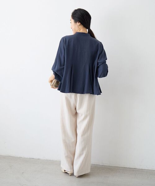 le.coeur blanc(ルクールブラン)の「バンドカラーマチ入りブラウス(シャツ/ブラウス・レディース・アイボリー/ネイビー・38)」の22枚目の写真