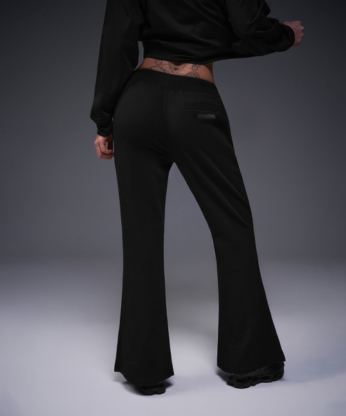 BORN TO WIN（ボーントゥウィン）の「W SILVER B BOOTS CUT SWEAT PANTS [BLACK]（スウェットパンツ・レディース・その他・1/2/3）」の4枚目の写真