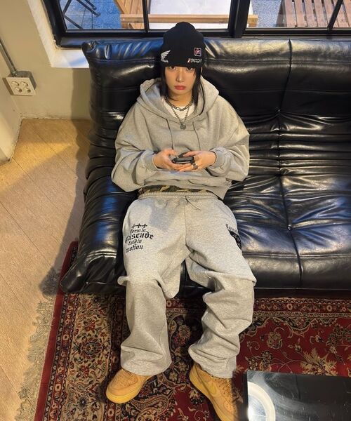 IDWS(アイドンワナセル)の「Cross Layered Sweat Pants Gray(スウェットパンツ・レディース・その他・1/2/0)」の3枚目の写真