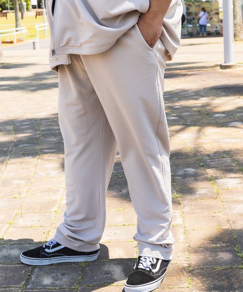 B&T CLUB(ビーティークラブ)の「テーパード パンツ メンズ 大きいサイズ 快ラクWEAR DRYリップル ウエストゴム イージーパンツ B&T CLUB (ビーアンドティークラブ)(その他パンツ・メンズ・ブラック/グレイッシュベージュ/ネイビー・X1(3L~4L)/X3(6L~7L)/X2(4L~5L))」の1枚目の写真